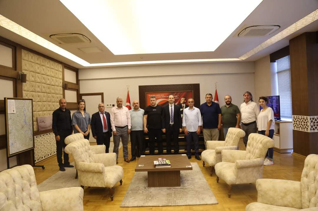 Nizip Gazeteciler Dernek Başkanı Ali Kılıç ve dernek üyeleri, Kaymakamımız Osman Uğurlu’yu ziyaret etti.