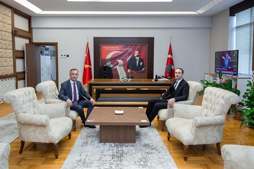 Valimiz Kemal Çeber, Kaymakamımız Osman Uğurlu’yu makamında ziyaret etti.