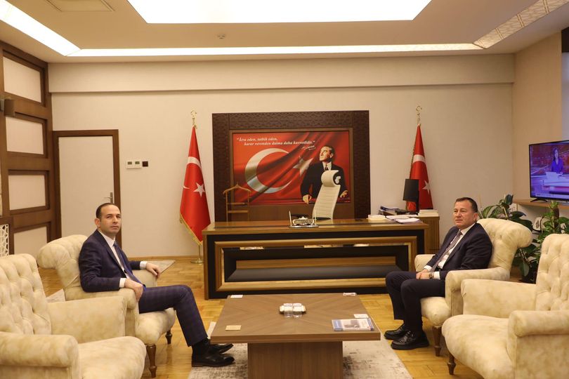 Belediye Başkanımız Ali Doğan, Kaymakamımız Osman Uğurlu’yu makamında ziyaret etti.